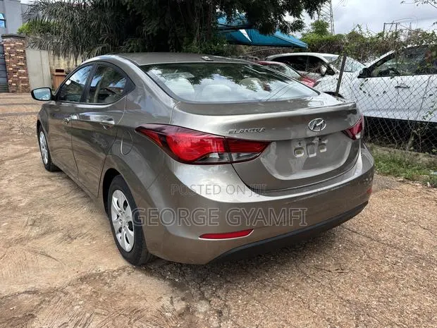 Hyundai Elantra SE 4dr Sedan (1.8L 4cyl 6A) 2015 Brown · Photo 1