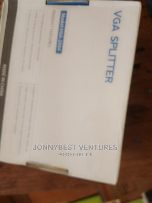 VGA 4 Port Way Splitter · Photo 2