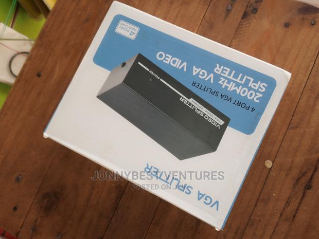 VGA 4 Port Way Splitter · Photo 3