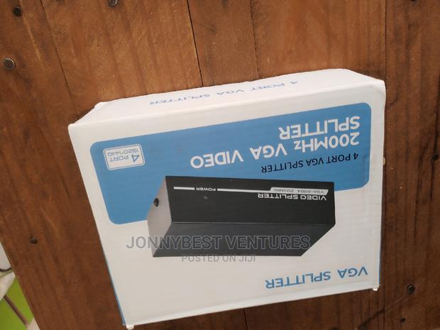 VGA 4 Port Way Splitter · Photo 4