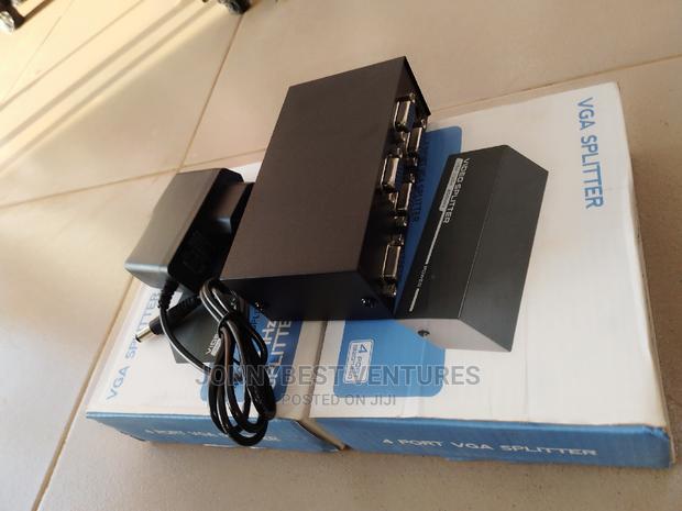 VGA 4 Port Way Splitter · Photo 5