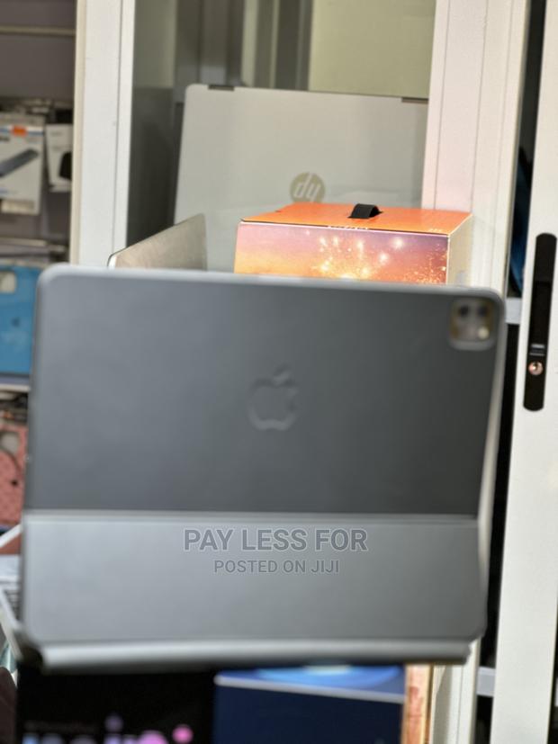 Apple iPad Pro 12.9 (2022) 128 GB Gray · Photo 3