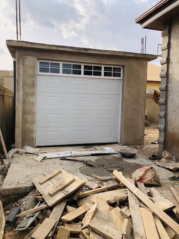 Automatic Garage Door Single Door · Photo 1