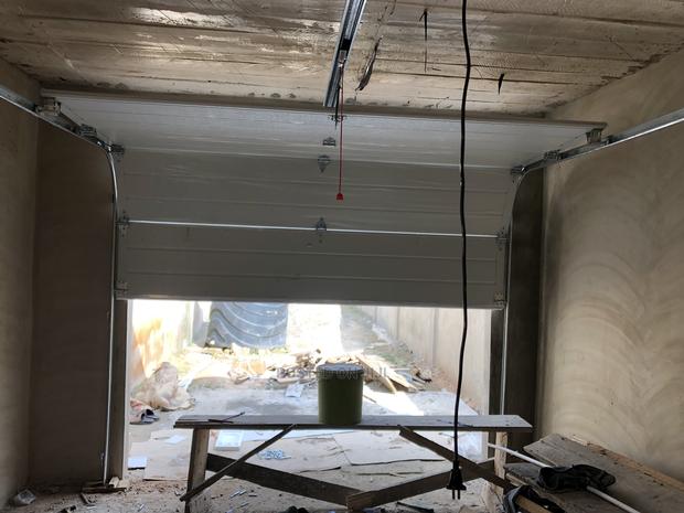 Automatic Garage Door Single Door · Photo 3