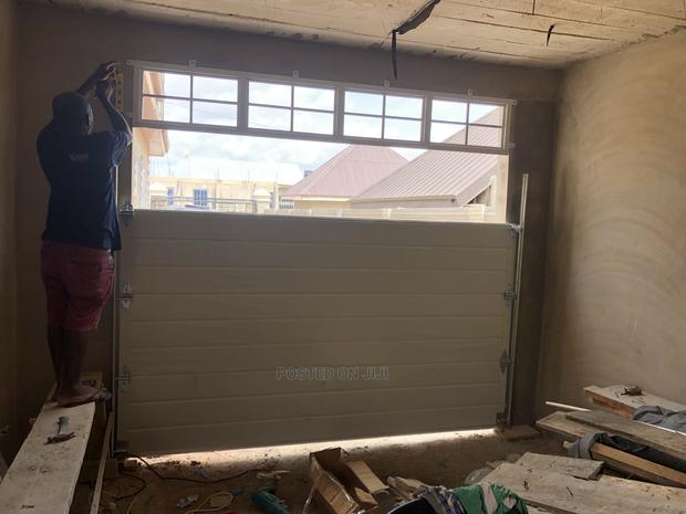 Automatic Garage · Photo 2