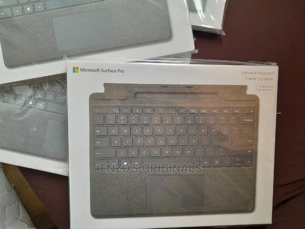 Surface Pro 9 , 8 X Signature Keyboard With Pen Slot New · Photo 2