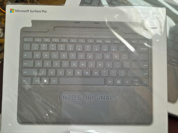 Surface Pro 9 , 8 X Signature Keyboard With Pen Slot New · Photo 3