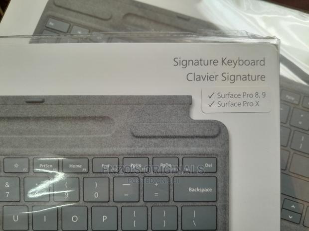 Surface Pro 9 , 8 X Signature Keyboard With Pen Slot New · Photo 1