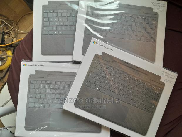 Surface Pro 9 , 8 X Signature Keyboard With Pen Slot New · Photo 4