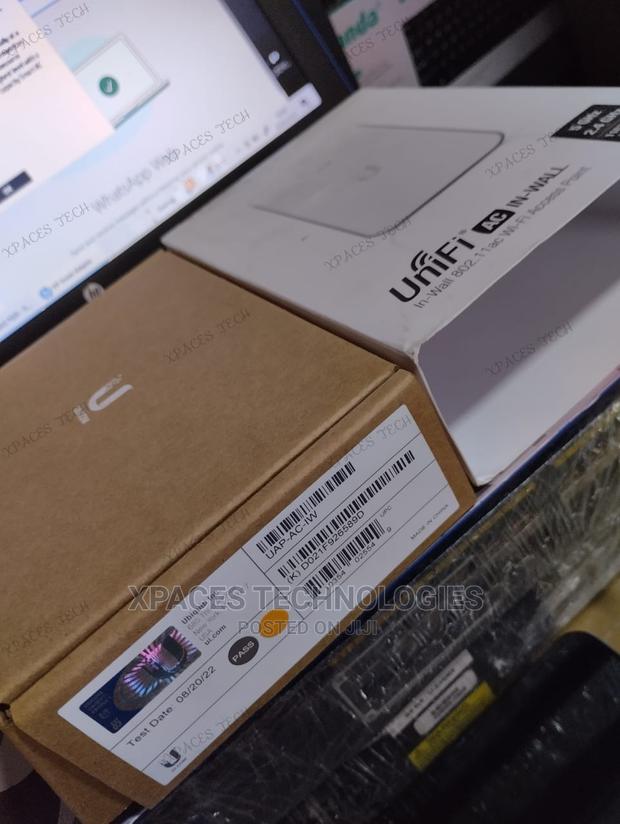 Ubiquiti Unifi AC in Wall · Photo 1