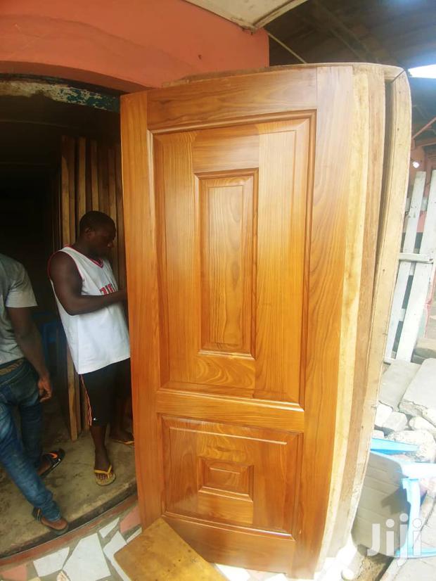 Wooden Doors Red · Photo 1