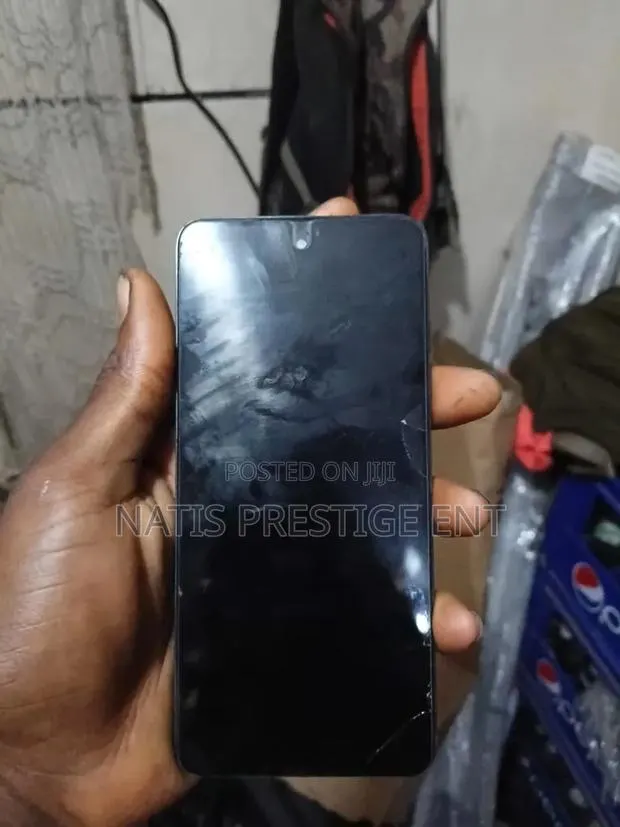 Tecno Spark 10C 64 GB Black · Photo 1