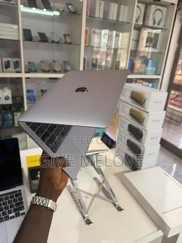 Laptop Apple MacBook Pro 2022 M2 8GB Apple M2 HDD 256GB · Photo 1