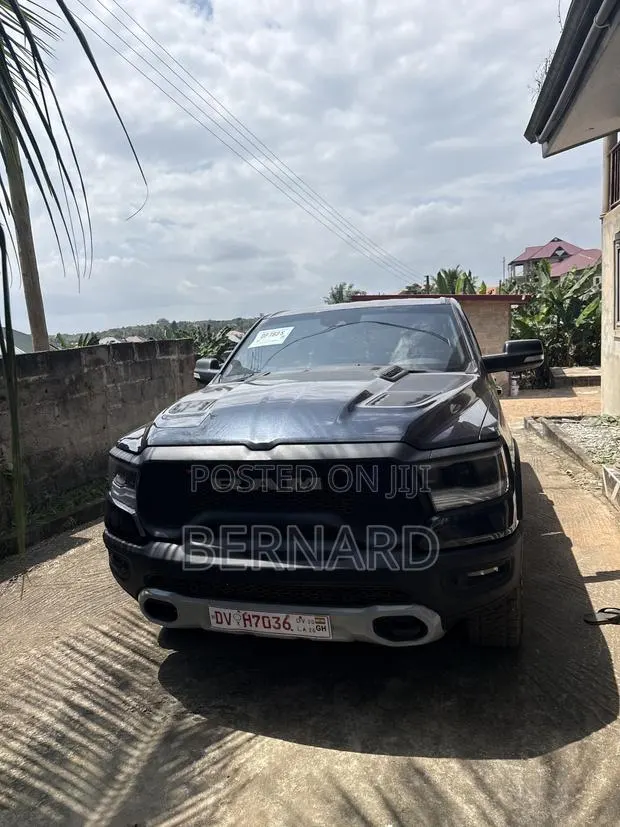 RAM 1500 2019 Gray · Photo 1