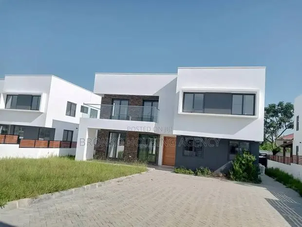 4bdrm House in Bronko Housing, Burma Camp for rent · Photo 1