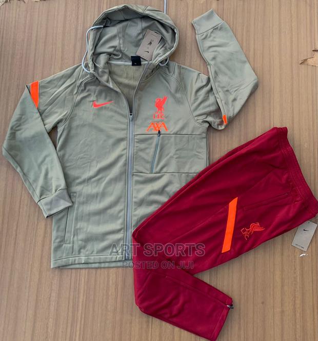 Liverpool Tracksuit · Photo 2