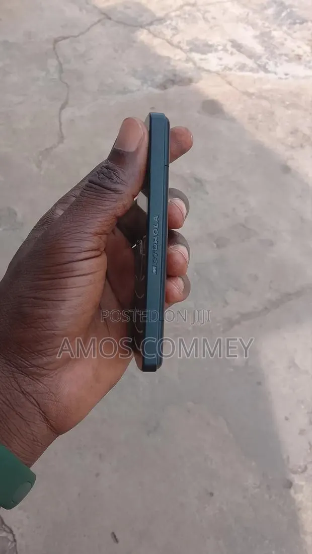 Motorola MOTOFONE F3 Black · Photo 1