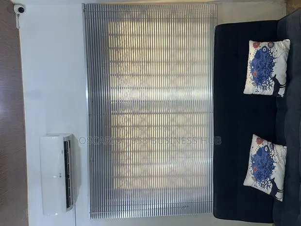 Textile Tones Modern Window Venetian Curtain Blinds · Photo 1