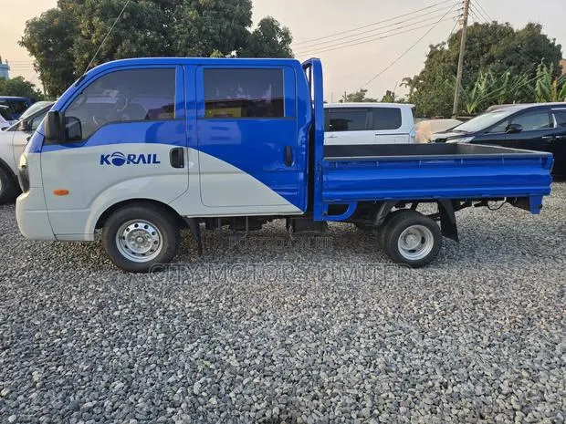 Kia Bongo 111, 4 Doors, Automatic · Photo 1