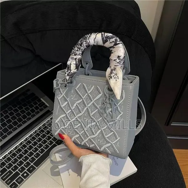 D Bag for Ladies · Photo 1