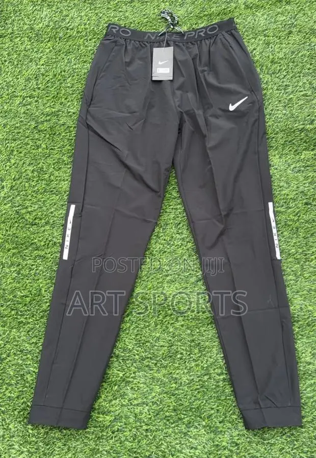Nike Joggers · Photo 2