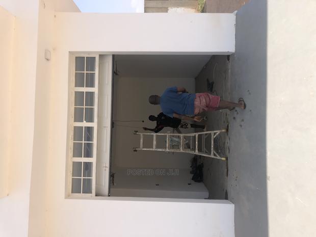 Mordern Automatic Garage Doors · Photo 2