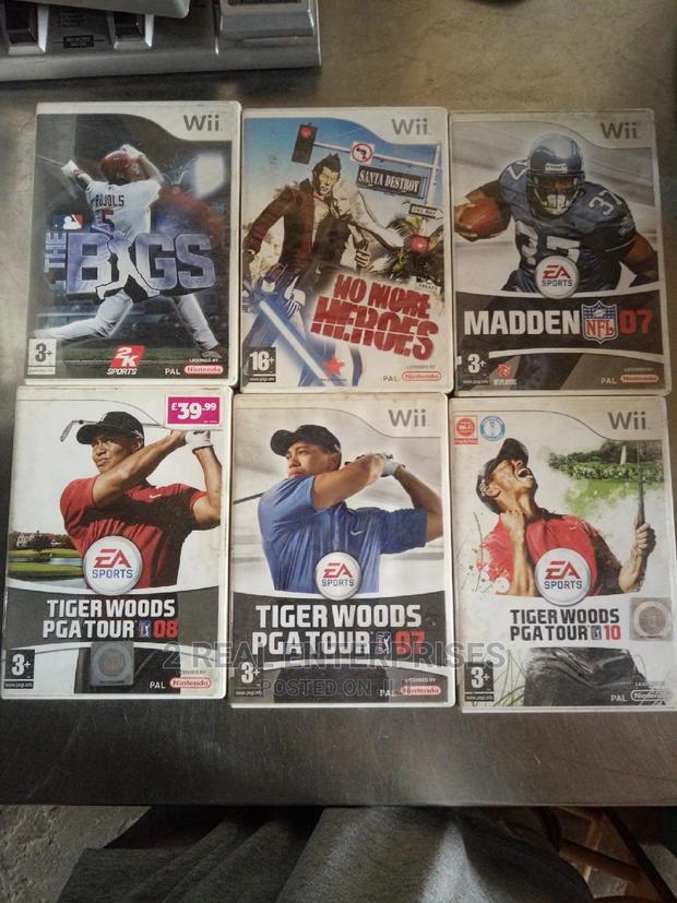 The Bags and Tiger Woods Tour Nintendo Wii Games · Photo 1