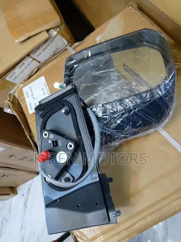Toyota Hiace Driving Mirror 2019 to 2023 · Photo 1