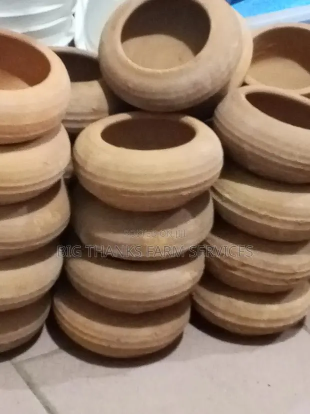 Clay/Ceramic Feeder · Photo 1
