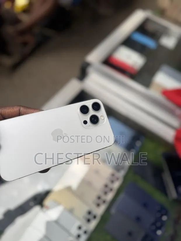 Apple iPhone 15 Pro Max 256 GB White · Photo 1