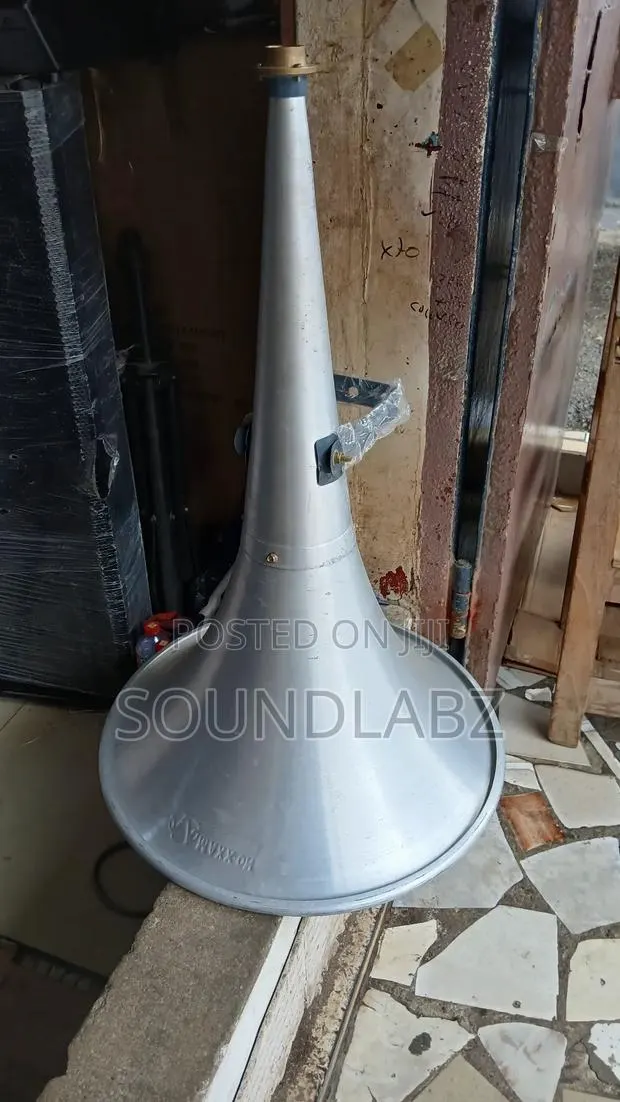 Maxx-on Megaphone With Amplifier · Photo 1