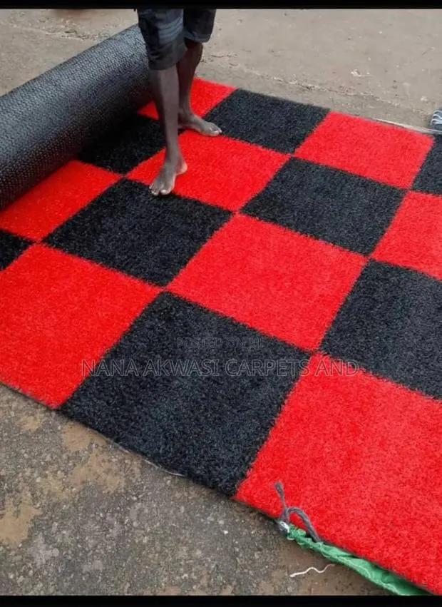 Artificial Red and Black Grass Carpet · Photo 1