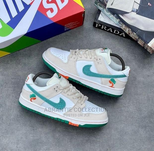 Nike SB Dunks Low X Jarritos · Photo 2