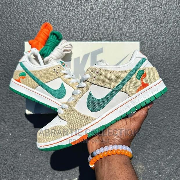 Nike SB Dunks Low X Jarritos · Photo 1