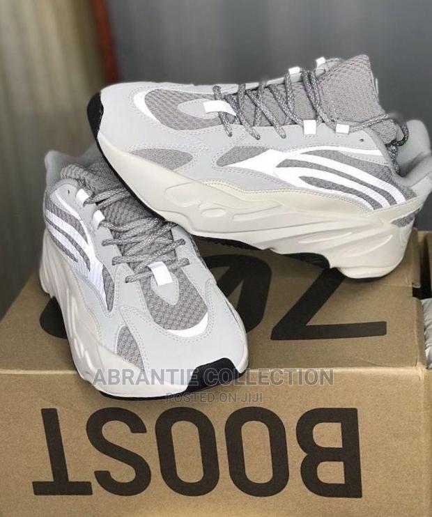 Adidas Yeezy 700 Static Reflective · Photo 3