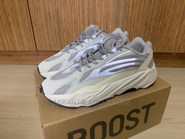 Adidas Yeezy 700 Static Reflective · Photo 2