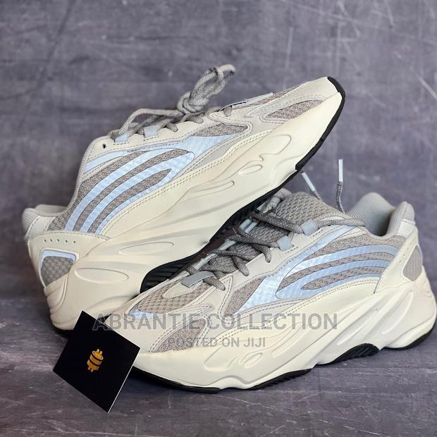 Adidas Yeezy 700 Static Reflective · Photo 1