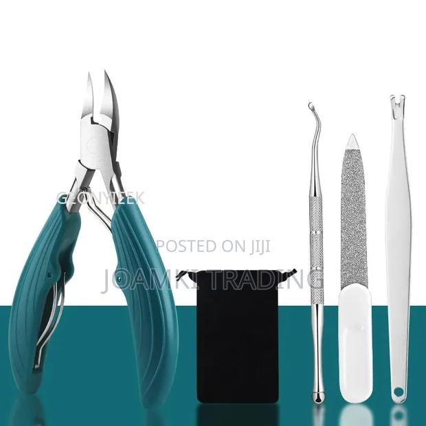 Nails and Toe Clippers Cutters. Manicure Pedicure Tool Kit · Photo 8