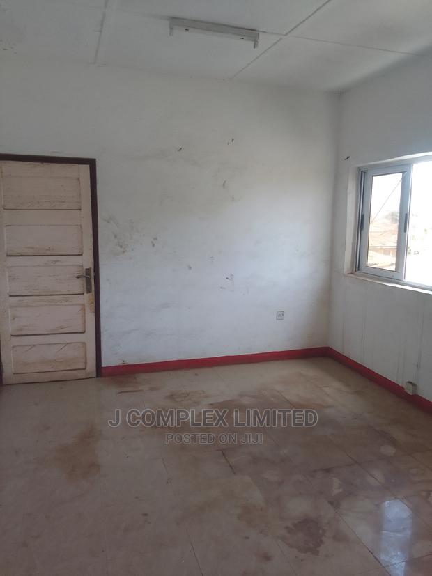 Shop to Let by the South La Estate Major Road · Photo 2