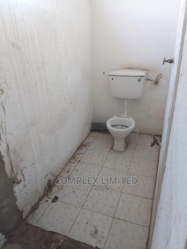 Shop to Let by the South La Estate Major Road · Photo 3