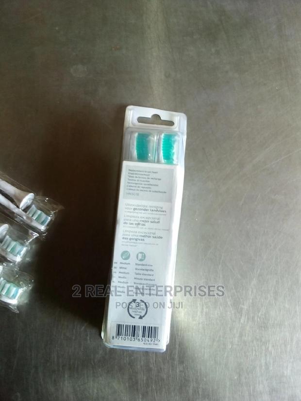 Phillips Replacement Electric Brush Heads · Photo 1