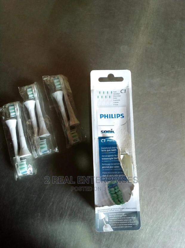 Phillips Replacement Electric Brush Heads · Photo 2
