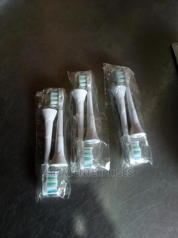 Phillips Replacement Electric Brush Heads · Photo 3