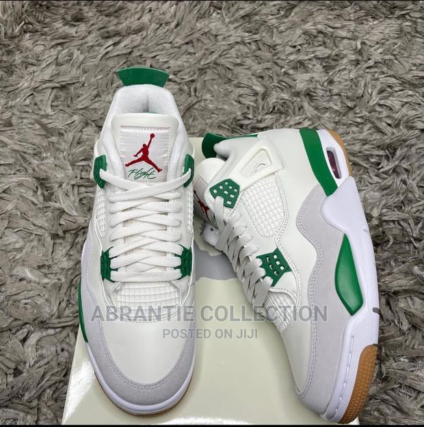 Air Jordan 4 SB Pine Green · Photo 3