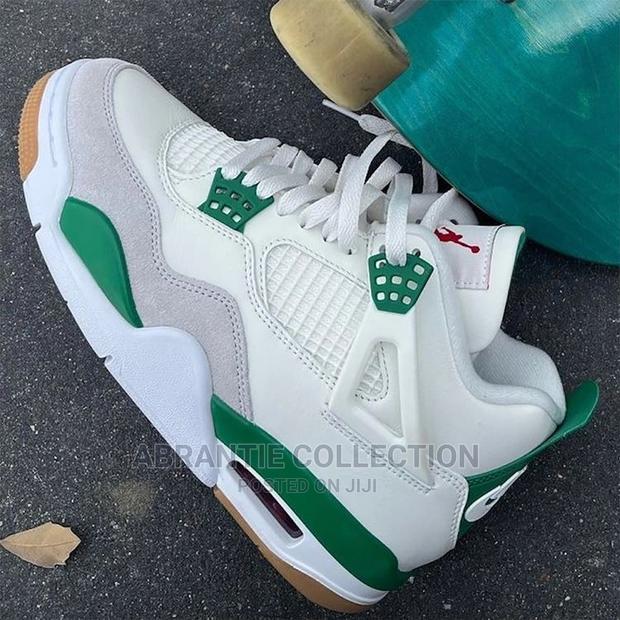 Air Jordan 4 SB Pine Green · Photo 2