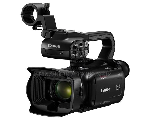 Hand Held Canon UHD Video Camera · Photo 1