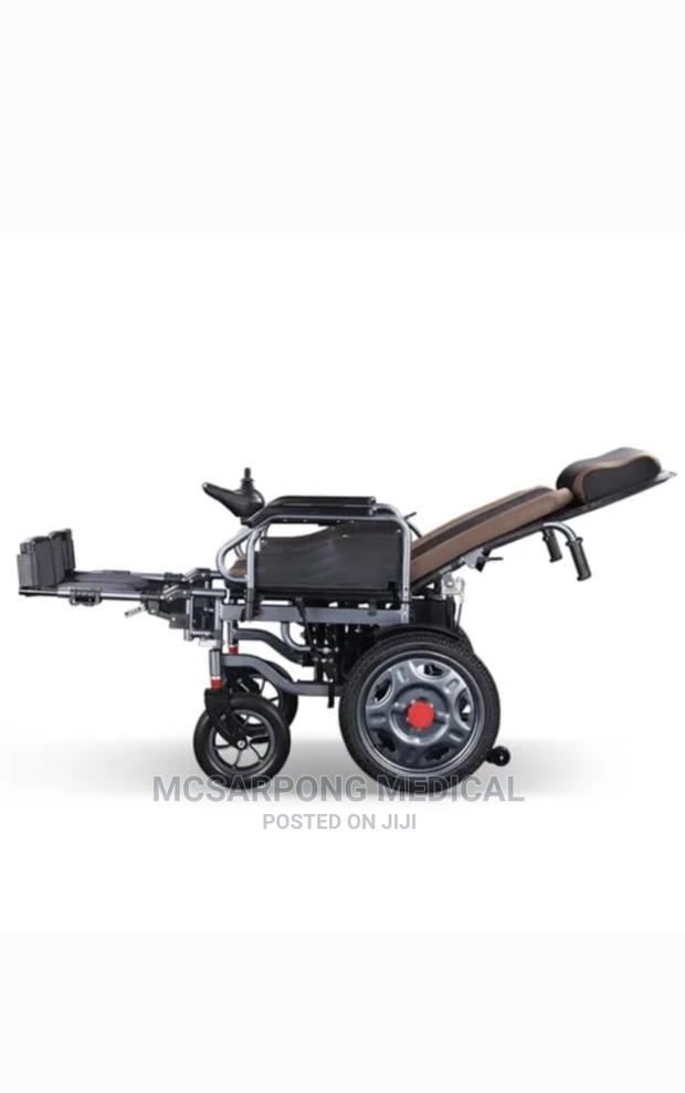Reclinable Motorised Electric Wheelchair · Photo 3