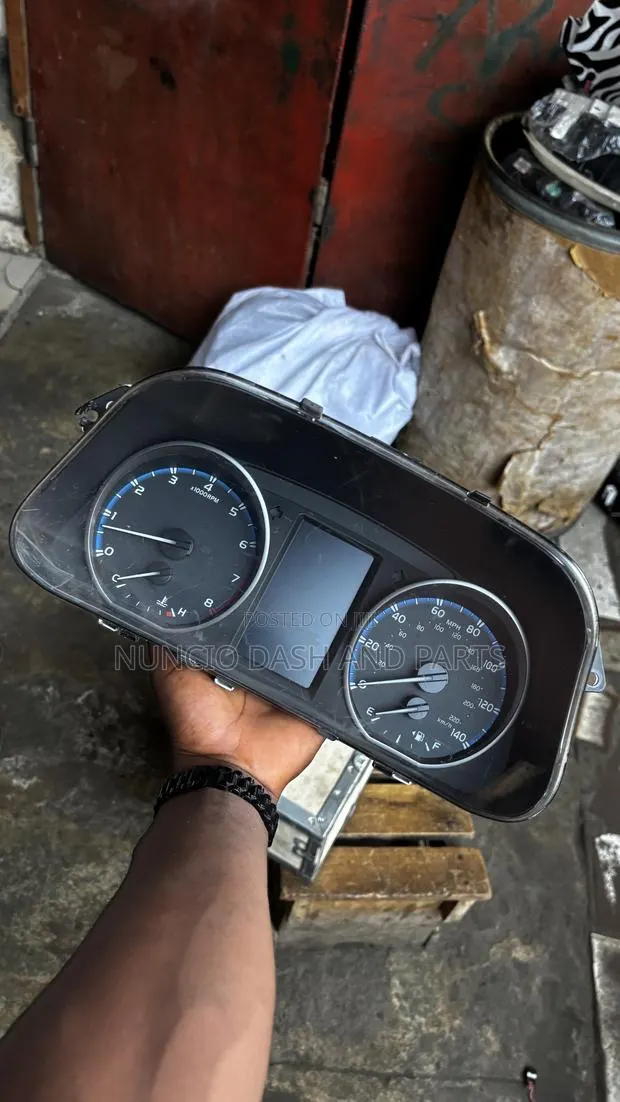 RAV4 2016 2018 Dashboard Meter Board Panel · Photo 1