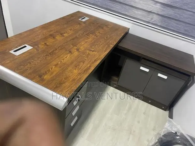 Classic L Shape Executive Desk · Photo 1