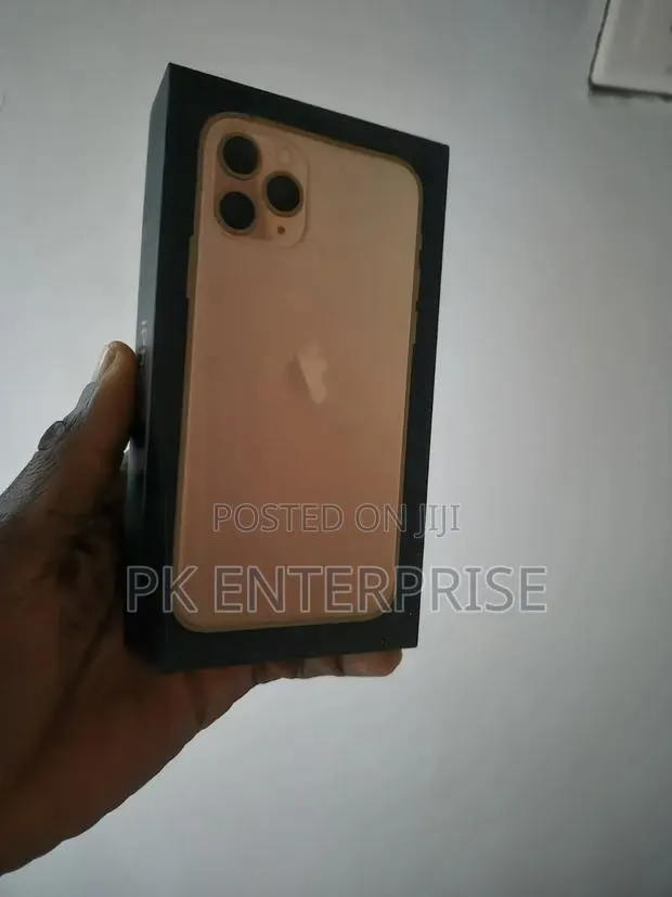 New Apple iPhone 11 Pro Max 64 GB Gold · Photo 1
